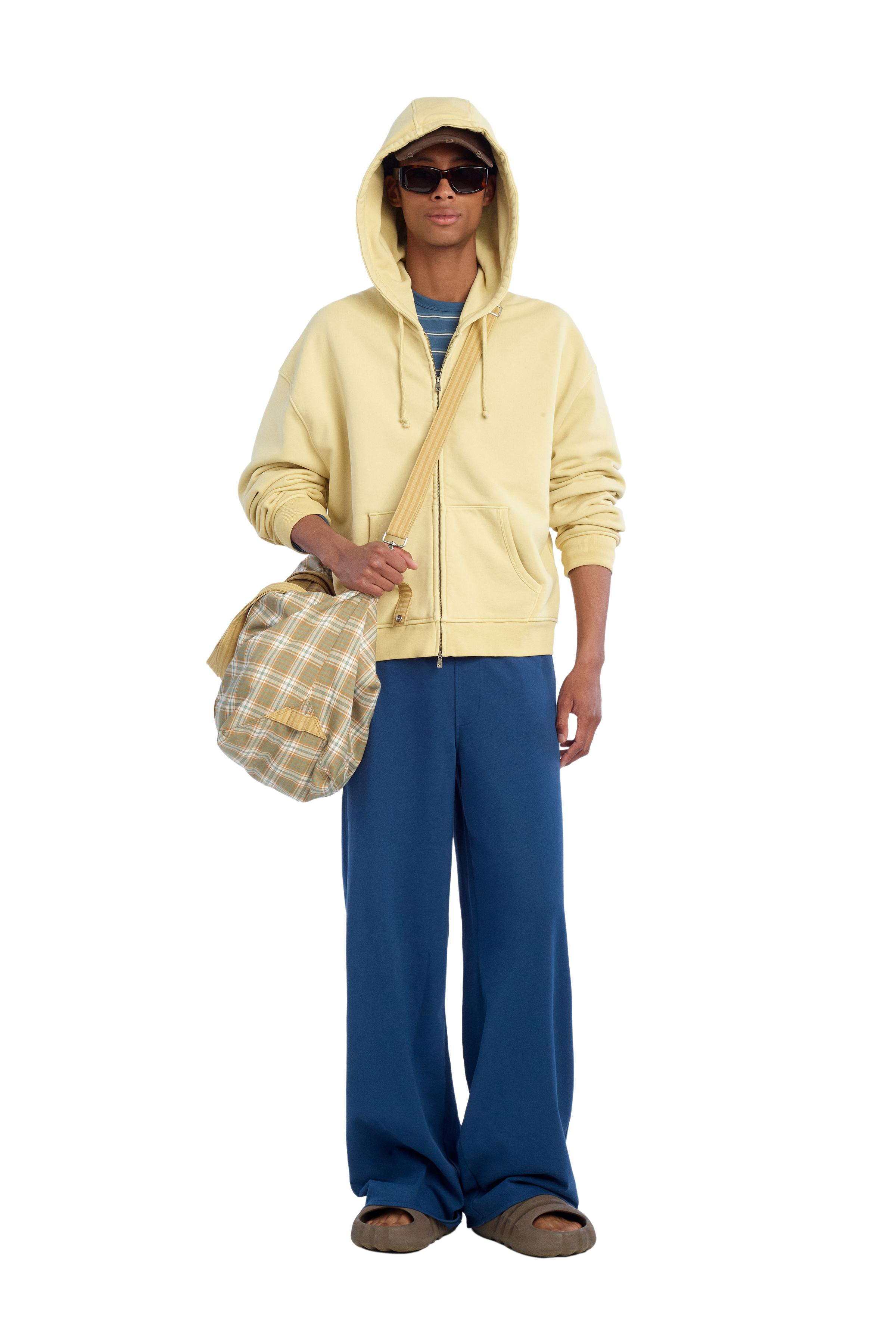 CROPPED FIT HOODIE WITH ZIP